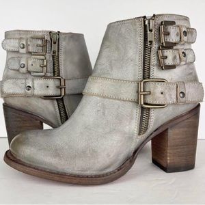 ❌Sold ❌ on CROSSPOST Freebird boots. Size 9….style name: Bolo